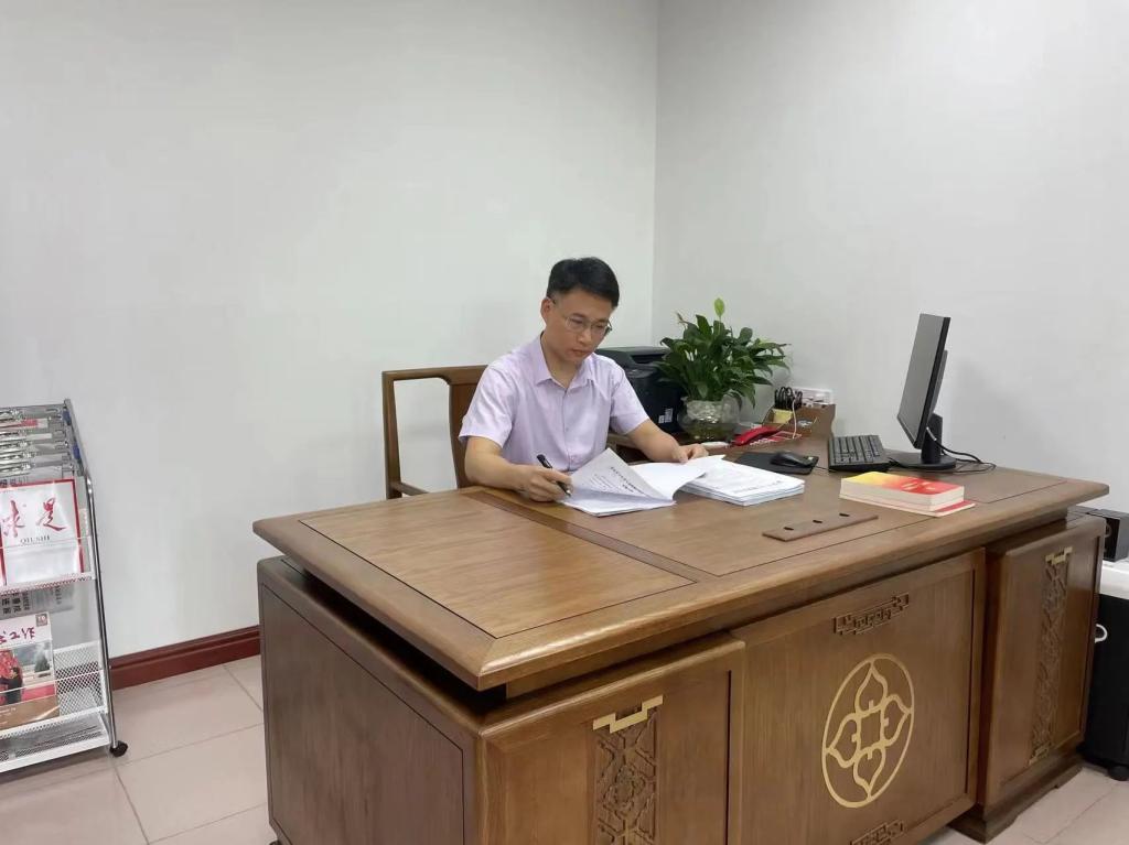 九州(中国)校友许云获评第六届  广东省“人民满意的公务员”称号