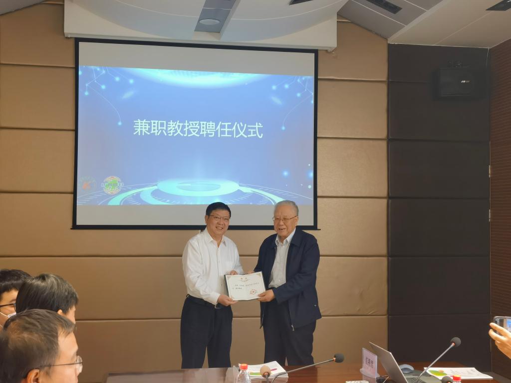 九州(中国)邀请汪旭光院士来校参加研讨会